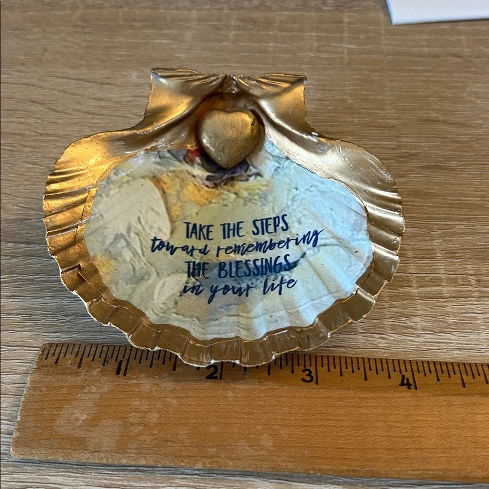 NEW Tivoli Artful Designs by Leslie McKillop — Painted Gold Scallop Shell Dish